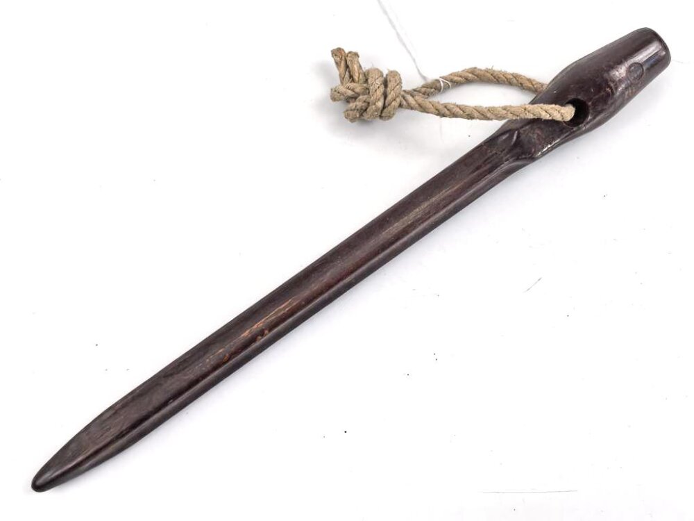 Zelthäring Wehrmacht aus Preßmasse, datiert 1940, 45,00