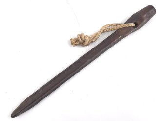 Zelthäring Wehrmacht aus Preßmasse, datiert 1942