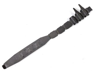 Einführstück für 50 Schuss Gurt MG34/42 der Wehrmacht. Hersteller 1.37 BSW
