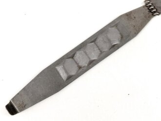 Einführstück für 50 Schuss Gurt MG34/42 der Wehrmacht. Hersteller B 8 39