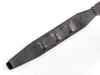 Einführstück für 50 Schuss Gurt MG34/42 der Wehrmacht. Hersteller dfb 2. 42