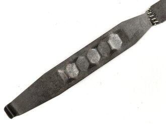 Einführstück für 50 Schuss Gurt MG34/42 der Wehrmacht. Hersteller ST 12.38
