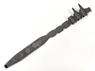 Einführstück für 50 Schuss Gurt MG34/42 der Wehrmacht. Hersteller B 8 40