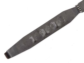 Einführstück für 50 Schuss Gurt MG34/42 der Wehrmacht. Hersteller 12.40
