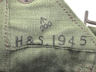 Großbritannien, Pattern 1944 water bottle carrier, dated 1945