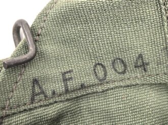 Großbritannien, Pattern 1944 water bottle carrier, dated 1945