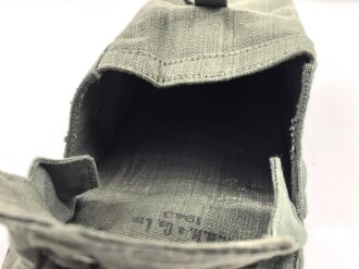 Großbritannien, Pattern 1944 basic ammo pouch right, 1945 dated