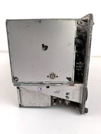 Funksprechgerät f ( Fusprech f. ) datiert 1944. Bordfunkgerät in Panzerspähwagen. Originallack,mit zugehörigem Gehäusedeckel,  ungereinigtes Stück, Funktion nicht geprüft