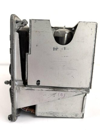 Funksprechgerät f ( Fusprech f. ) datiert 1944. Bordfunkgerät in Panzerspähwagen. Originallack,mit zugehörigem Gehäusedeckel,  ungereinigtes Stück, Funktion nicht geprüft