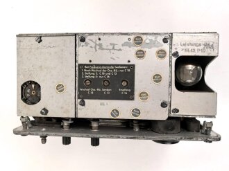 Funksprechgerät f ( Fusprech f. ) datiert 1944. Bordfunkgerät in Panzerspähwagen. Originallack,mit zugehörigem Gehäusedeckel,  ungereinigtes Stück, Funktion nicht geprüft
