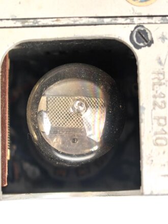 Funksprechgerät f ( Fusprech f. ) datiert 1944. Bordfunkgerät in Panzerspähwagen. Originallack,mit zugehörigem Gehäusedeckel,  ungereinigtes Stück, Funktion nicht geprüft