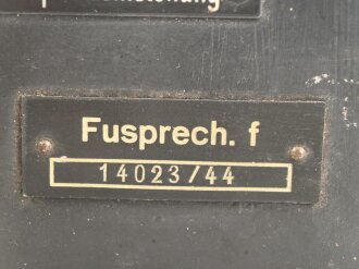 Funksprechgerät f ( Fusprech f. ) datiert 1944. Bordfunkgerät in Panzerspähwagen. Originallack,mit zugehörigem Gehäusedeckel,  ungereinigtes Stück, Funktion nicht geprüft