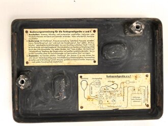 Funksprechgerät f ( Fusprech f. ) datiert 1944. Bordfunkgerät in Panzerspähwagen. Originallack,mit zugehörigem Gehäusedeckel,  ungereinigtes Stück, Funktion nicht geprüft