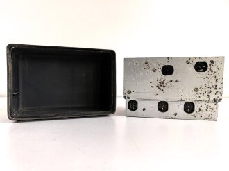 Funksprechgerät f ( Fusprech f. ) datiert 1944. Bordfunkgerät in Panzerspähwagen. Originallack,mit zugehörigem Gehäusedeckel,  ungereinigtes Stück, Funktion nicht geprüft