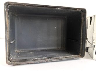 Funksprechgerät f ( Fusprech f. ) datiert 1944. Bordfunkgerät in Panzerspähwagen. Originallack,mit zugehörigem Gehäusedeckel,  ungereinigtes Stück, Funktion nicht geprüft