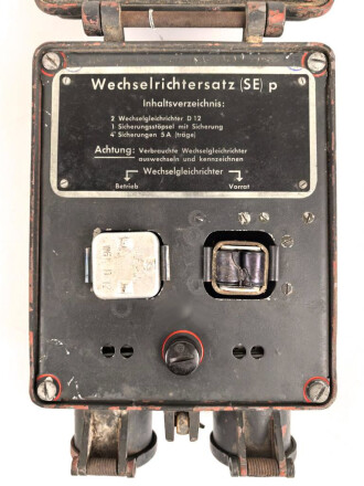 Wechselrichtersatz p " WS( SE)  p datiert 1944, verwendet für Funksprechgeräte a, d und f. Ungereinigtes Stück, Funktion nicht geprüft