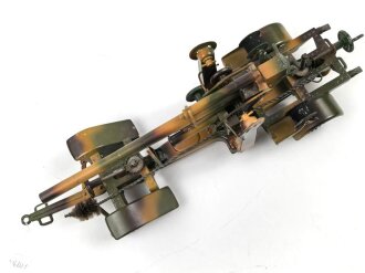 8,8cm Flak aufgeprotzt. Blechspielzeug der Firma Lineol . In sehr gutem Zustand, sogar der Putzstock ist vorhanden. In dieser Qualität schwer zu finden