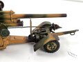 8,8cm Flak aufgeprotzt. Blechspielzeug der Firma Lineol . In sehr gutem Zustand, sogar der Putzstock ist vorhanden. In dieser Qualität schwer zu finden