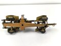 8,8cm Flak aufgeprotzt. Blechspielzeug der Firma Lineol . In sehr gutem Zustand, sogar der Putzstock ist vorhanden. In dieser Qualität schwer zu finden