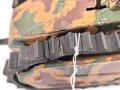 Panzer in Tarnfarbe. Blechspielzeug vermutlich der Firma Tippco. Uhrwerk läuft, die Gummiketten zum Teil geklebt. Ohne Schlüssel