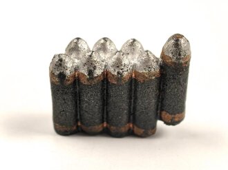 Stapel Granaten, Massefigur ohne Bezeichnung, Breite 4cm