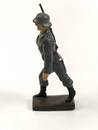 Angehöriger der Luftwaffe marschierend, Massefigur...