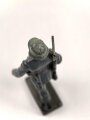 Angehöriger der Luftwaffe marschierend, Massefigur der Firma Lineol. Guter Zustand