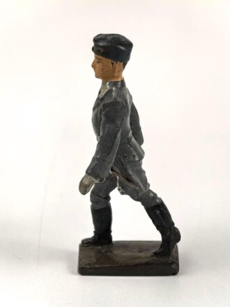 Offizier der Luftwaffe, Massefigur der Firma Lineol. Guter Zustand