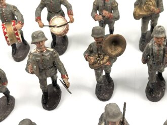 1. Weltkrieg, 23 feldgraue Massefiguren aus der 10cm Serie der Firma Elastolin. Alle original bemalt, jeweils ungereinigt