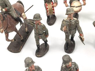 1. Weltkrieg, 23 feldgraue Massefiguren aus der 10cm Serie der Firma Elastolin. Alle original bemalt, jeweils ungereinigt