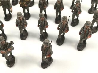 1. Weltkrieg, 23 feldgraue Massefiguren aus der 10cm Serie der Firma Elastolin. Alle original bemalt, jeweils ungereinigt