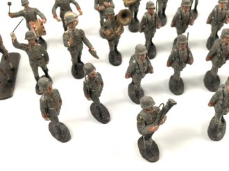 1. Weltkrieg, 23 feldgraue Massefiguren aus der 10cm Serie der Firma Elastolin. Alle original bemalt, jeweils ungereinigt