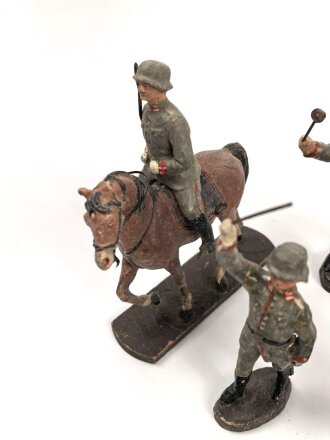 1. Weltkrieg, 23 feldgraue Massefiguren aus der 10cm Serie der Firma Elastolin. Alle original bemalt, jeweils ungereinigt