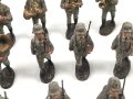 1. Weltkrieg, 23 feldgraue Massefiguren aus der 10cm Serie der Firma Elastolin. Alle original bemalt, jeweils ungereinigt