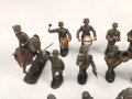 1. Weltkrieg, 23 feldgraue Massefiguren aus der 10cm Serie der Firma Elastolin. Alle original bemalt, jeweils ungereinigt