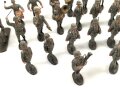 1. Weltkrieg, 23 feldgraue Massefiguren aus der 10cm Serie der Firma Elastolin. Alle original bemalt, jeweils ungereinigt