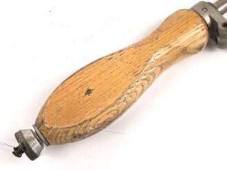 Abspuler für z.B. Kabeltrommel für leichtes Feldkabel oder Trommel Fernbesprechgerät bf (Fbg. bf) der Wehrmacht. Ungereinigtes Stück datiert 1936