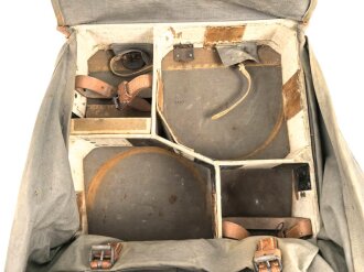 Nachrichtentornister " 1 " Wehrmacht. Gebraucht, das Fell fehlt vollständig, mit Inneneinteilung, datiert 1934