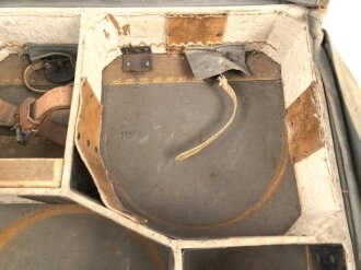 Nachrichtentornister " 1 " Wehrmacht. Gebraucht, das Fell fehlt vollständig, mit Inneneinteilung, datiert 1934