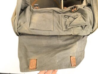 Nachrichtentornister " 1 " Wehrmacht. Gebraucht, das Fell fehlt vollständig, mit Inneneinteilung, datiert 1934