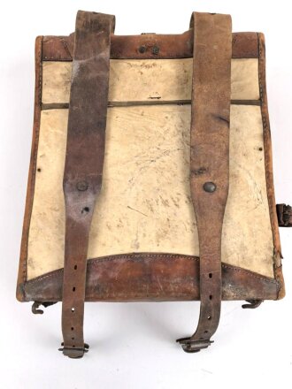 Nachrichtentornister " 1 " Wehrmacht. Gebraucht, das Fell fehlt vollständig, mit Inneneinteilung, datiert 1934