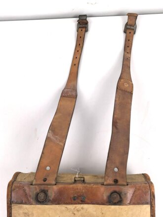 Nachrichtentornister " 1 " Wehrmacht. Gebraucht, das Fell fehlt vollständig, mit Inneneinteilung, datiert 1934