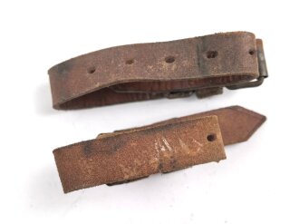 Paar Schnallriemen Wehrmacht. Gehören im Nachrichtentornister  in die beiden Schlaufen im Deckel.