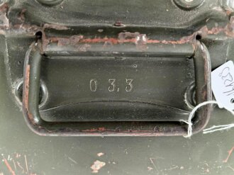 Wechselstromzähler "J6" Wehrmacht, datiert 1937. Guter Zustand, mit Verbindungskabel, im Transportkasten federnd gelagert. Ungereinigt, Funktion nicht geprüft