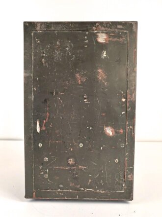 Wechselstromzähler "J6" Wehrmacht, datiert 1937. Guter Zustand, mit Verbindungskabel, im Transportkasten federnd gelagert. Ungereinigt, Funktion nicht geprüft