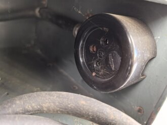 Wechselstromzähler "J6" Wehrmacht, datiert 1937. Guter Zustand, mit Verbindungskabel, im Transportkasten federnd gelagert. Ungereinigt, Funktion nicht geprüft