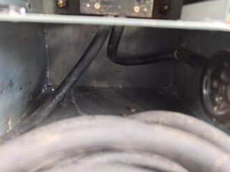 Wechselstromzähler "J6" Wehrmacht, datiert 1937. Guter Zustand, mit Verbindungskabel, im Transportkasten federnd gelagert. Ungereinigt, Funktion nicht geprüft