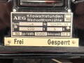 Wechselstromzähler "J6" Wehrmacht, datiert 1937. Guter Zustand, mit Verbindungskabel, im Transportkasten federnd gelagert. Ungereinigt, Funktion nicht geprüft