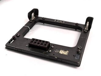 Luftwaffe, Aufhängerahmen RE 10 k, Ln 28046-1, für Empfänger Kurzwelle E10k vom Fu G10. Originallack, guter Zustand