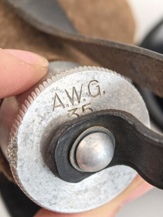 Feldflasche Wehrmacht AWG35, das Leder zum Teil angetrocknet